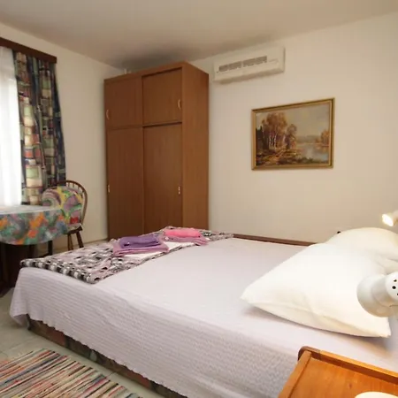 7953b * Mali Lošinj