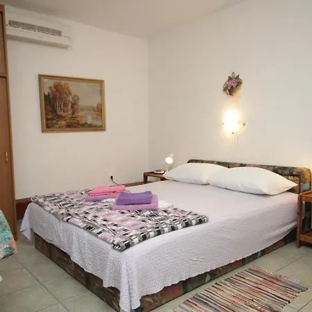 7953b * Mali Lošinj